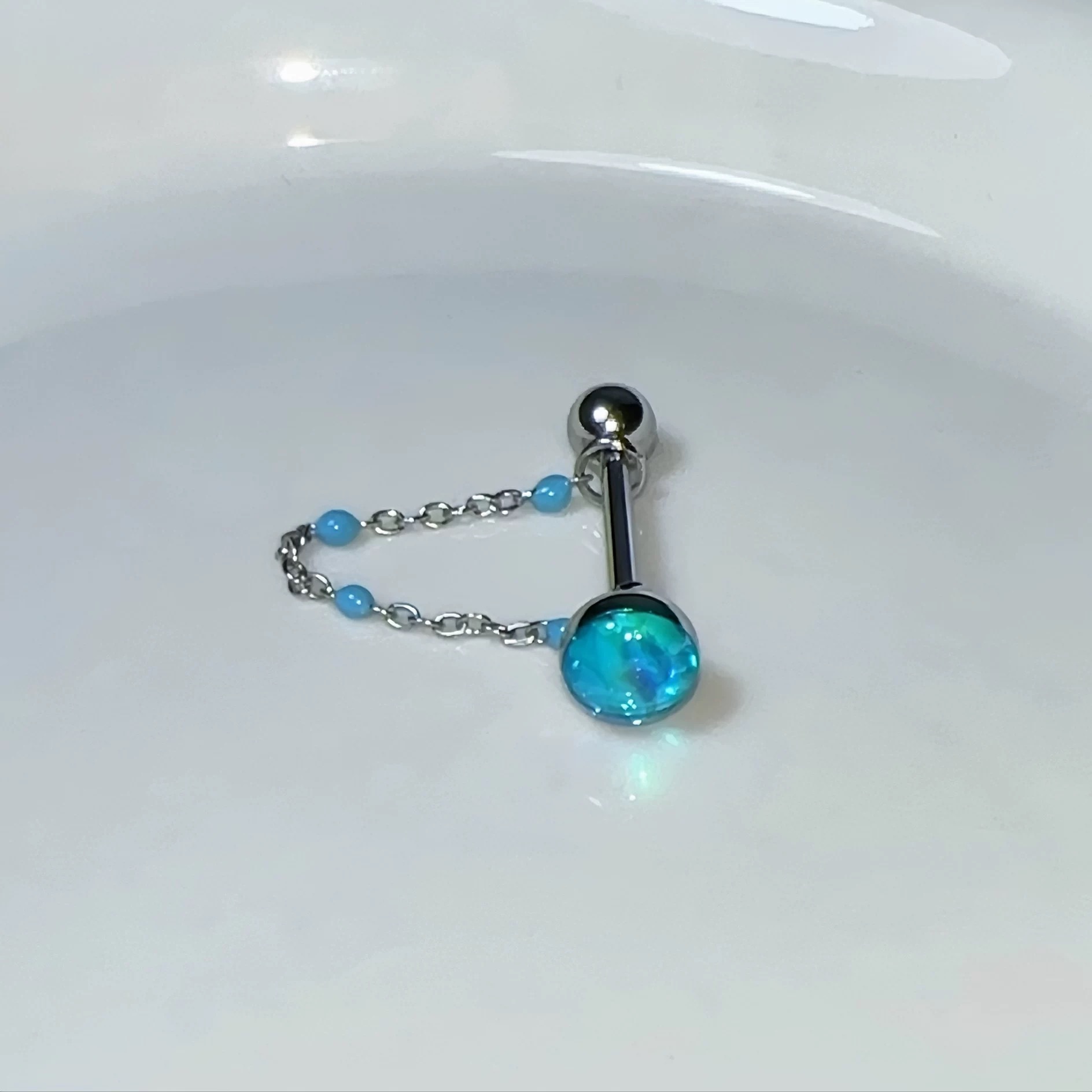 1개 고품질 트렌디 블루 글리터 볼 체인 티타늄 스틸  - Body Jewelry High Quality 리뷰 및 가격